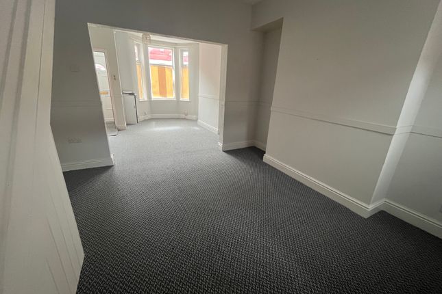 32, Birkenhead photo 2