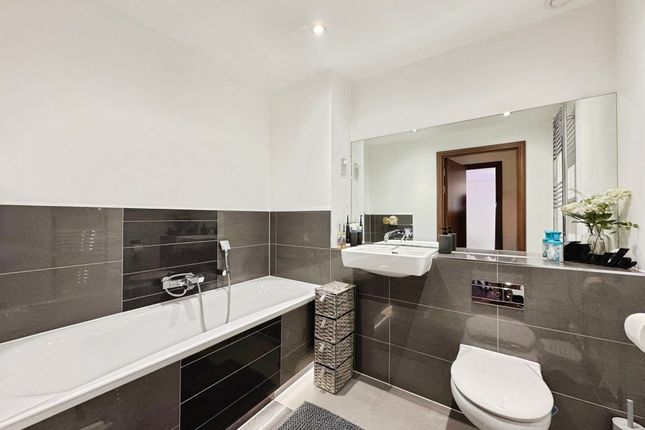 Flat 14, Capricorn Court, Edgware photo 4
