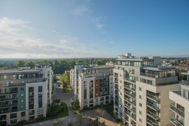 Flat for sale in Pump House Crescent, Brentford