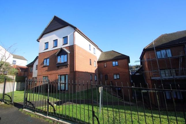 Flat to rent in Totteridge Avenue, High Wycombe