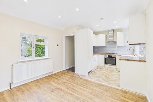 Woodside Road, Buckinghamshire photo 4