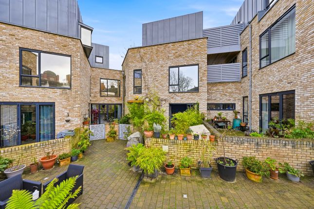 6, Duchess Drive, London photo 2