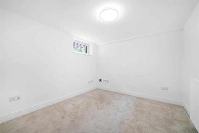Flat to rent in Hurstbourne Road, Forest Hill