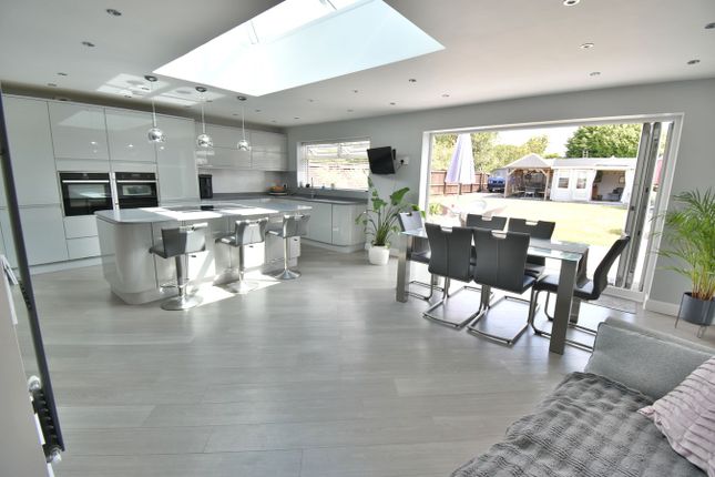 16, Clayford Avenue, Ferndown photo 2