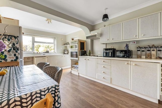 17, The Spinney, Great Bookham photo 2