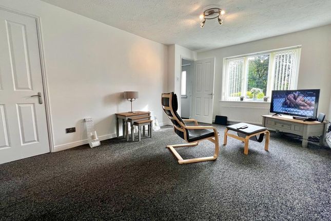 35, Alanby Drive, West Yorkshire photo 2
