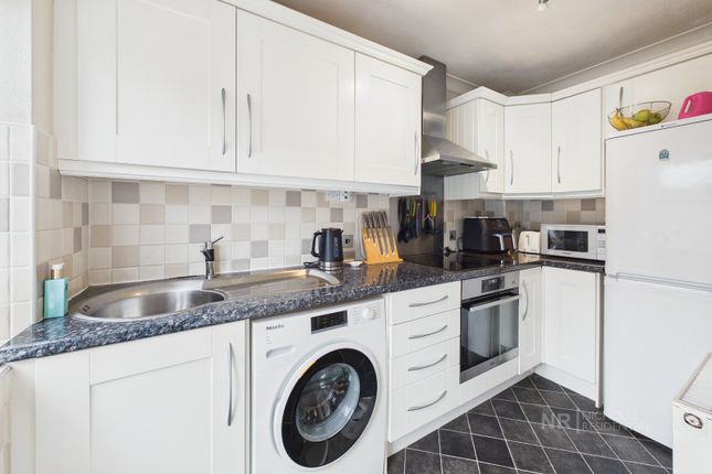 2, Andrews Close, Worcester Park photo 4