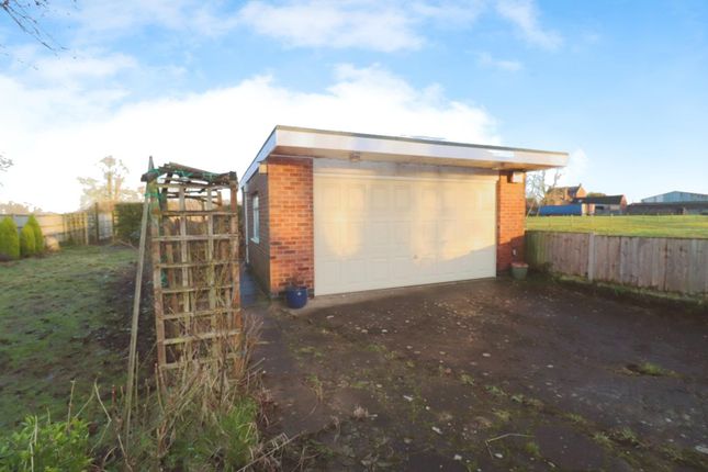 Detached bungalow for sale in Nuneaton Road, Bulkington, Bedworth