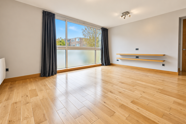 Hawkesworth Close, Northwood photo 4