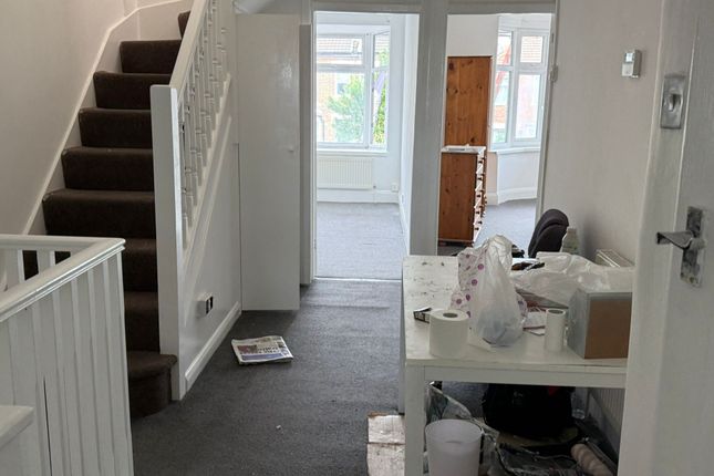 43, Chigwell Road, Woodford Green photo 2