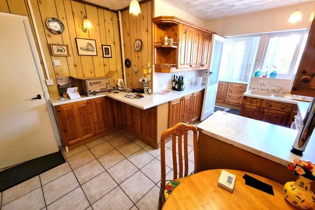 50, Heol Ty-Gwyn, Caerphilly photo 4