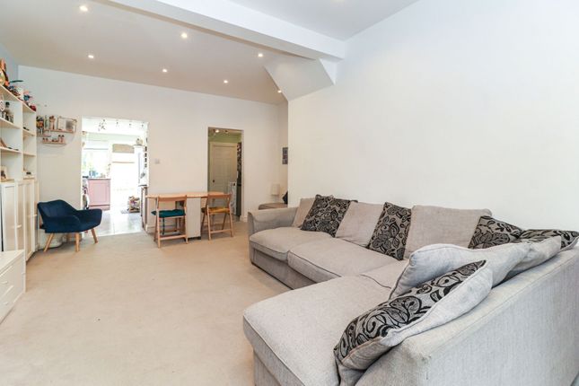 8 Tanners Hill, Abbots Langley photo 2