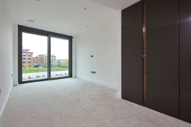 Flat for sale in Parr's Way, Fulham Reach, London