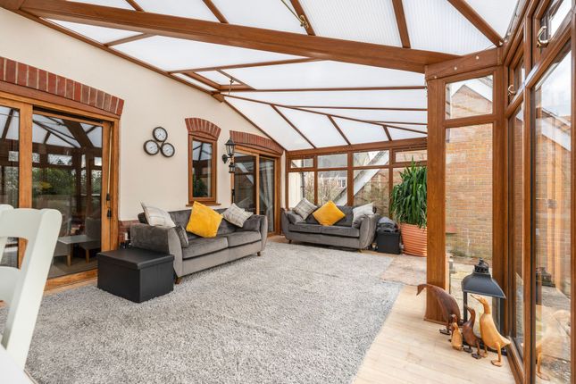 6 Burlington Close, Diss photo 4