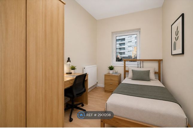 Flat, Cliffe House Blackwall Lane, London photo 3