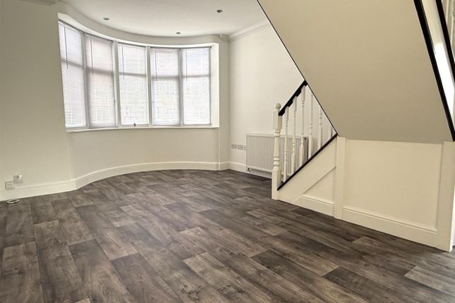 23a, Bramcote Avenue, Surrey photo 2