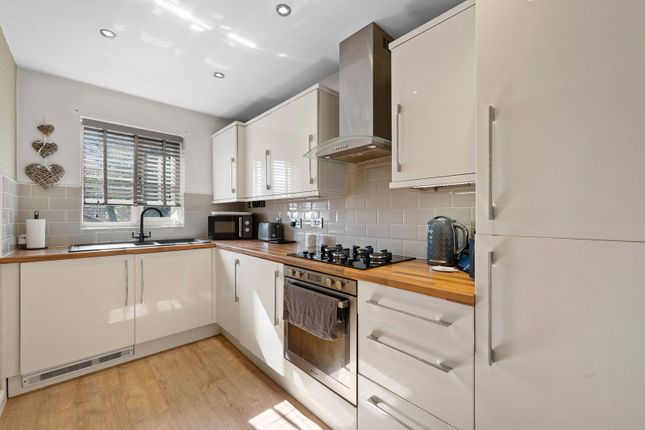 36, Belle Green Lane, Cudworth photo 2