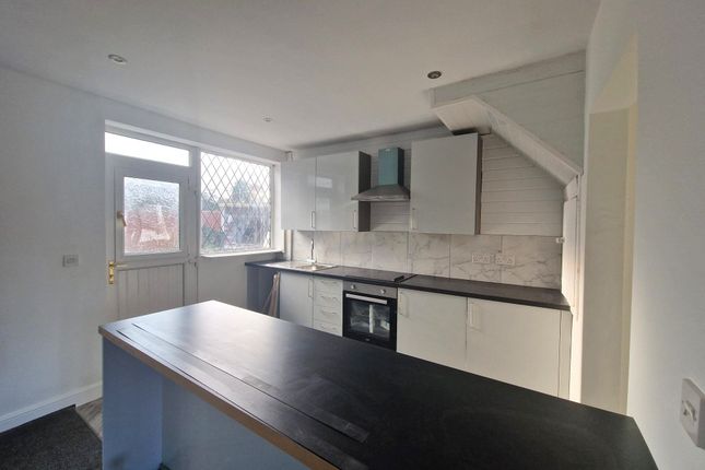 2, Westbourne Crescent, PONTEFRACT photo 2