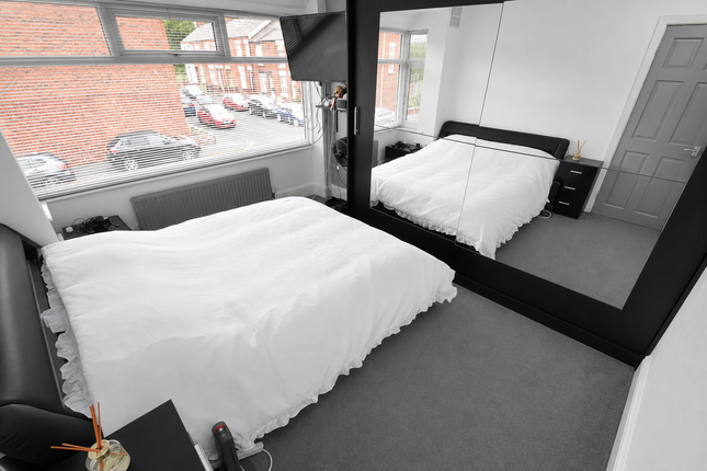 14, Hoppet Lane, Droylsden photo 5