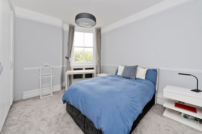 Flat for sale in Draycott Avenue, London