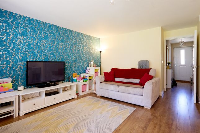 8, Minett Court, Leeds photo 2