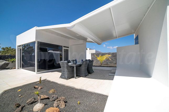 Villa for sale in Street Name Upon Request, Playa Blanca, Es