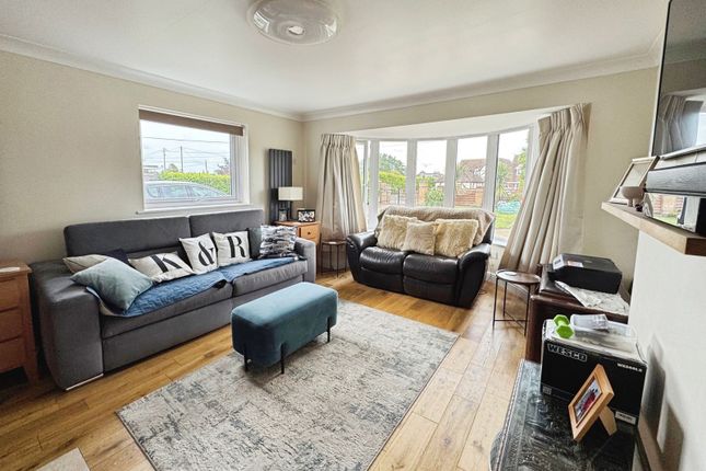 52, Dumont Avenue, Clacton-on-Sea photo 2
