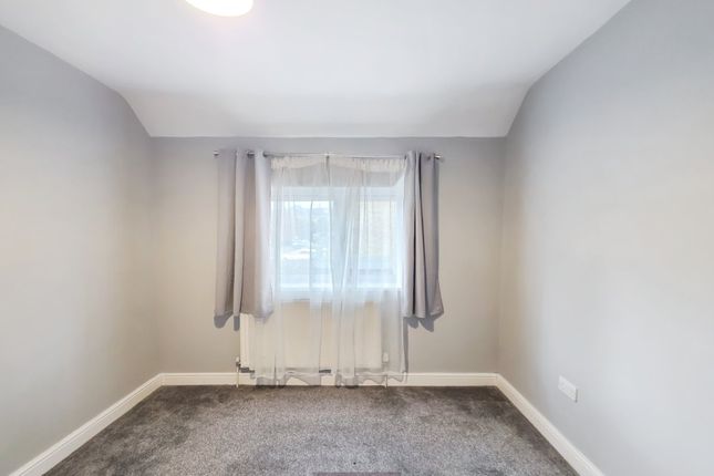 62, Muirfield Road, Watford photo 4