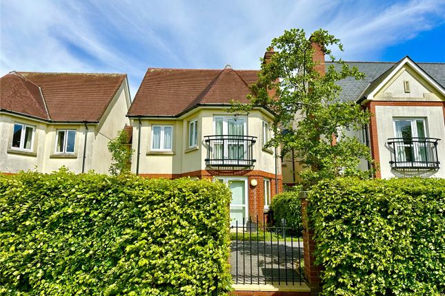 Flat for sale in Avenue Road, Lymington, Hampshire