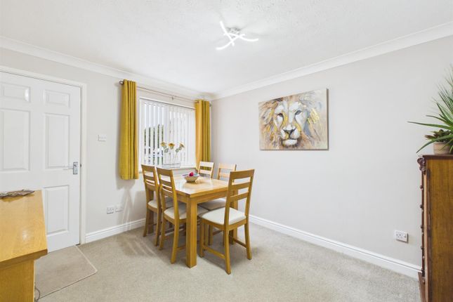 20, Dormer Close, Aylesbury photo 3