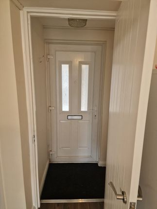 14, Chichester Court, Slough photo 2