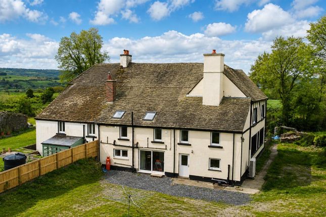 4-bed house on Yr Hen Dy, New Inn, Llandeilo, £330,000