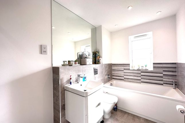 3, Broadbank Way, Canterbury photo 5