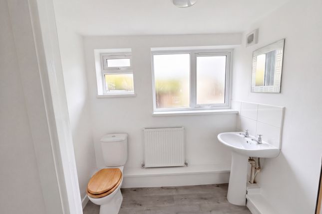 117, Camp Hill Road, Nuneaton photo 4