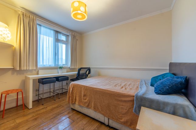 Thumbnail Shared accommodation to rent in Fellows Court, London