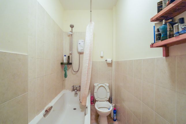 Apartment 4 131, High Street, Golborne photo 4