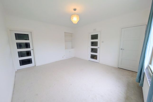 15, Lawfield Avenue, West Kilbride photo 3