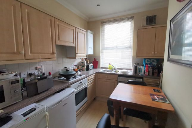 3A  Flat 2, Station Approach, Shepperton photo 2