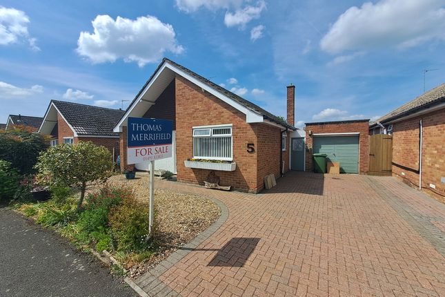 Thumbnail Bungalow for sale in Chiltern Crescent, Wallingford