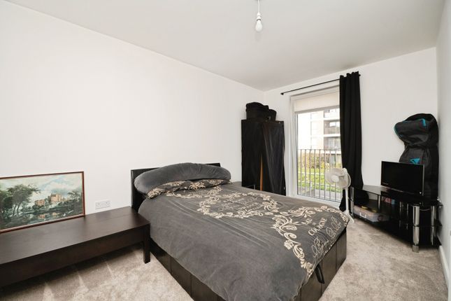 40, Bridgend Crescent, Rainham photo 4
