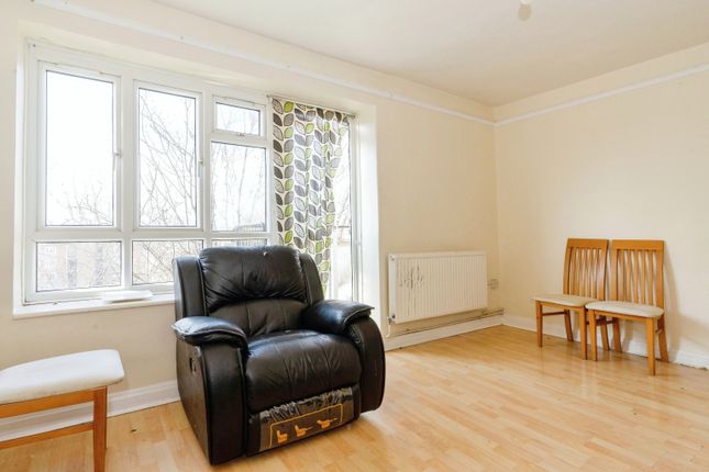 Flat for sale in Streatham Hill, London