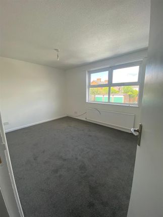 Flat to rent in Victoria Court, Andover
