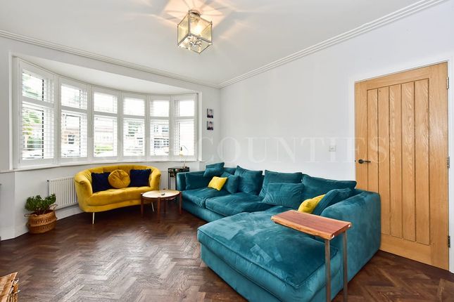 124, Byng Drive, Potters Bar photo 4