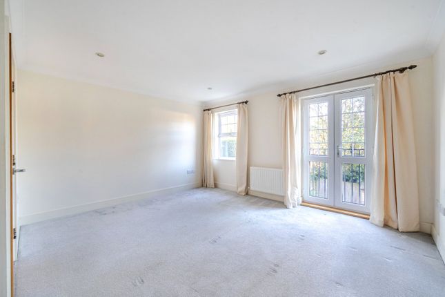 6, Sterling Place, Weybridge photo 4