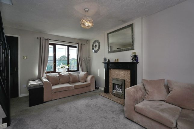 44, Eaglesfield Drive, Bradford photo 4