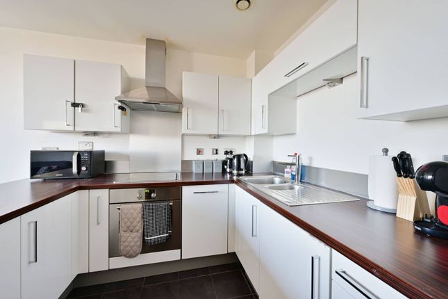 Flat for sale in Mapleton Road, Wandsworth Town, London
