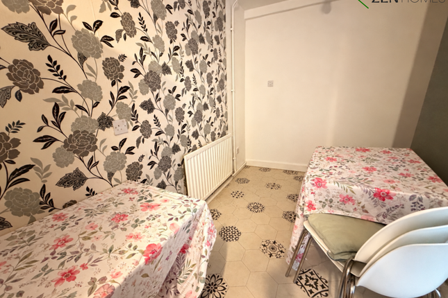 51 Whitehall Street, London photo 3