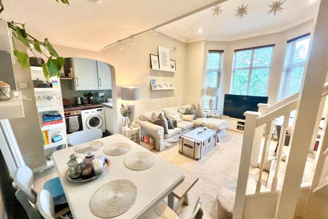 Flat 4 Sandhurst, Guildford Road, Farnham photo 4