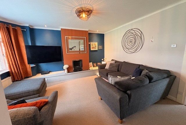 32, Hafod Cwnin, Carmarthen photo 3