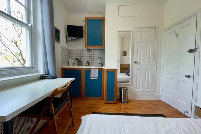 Flat 400, 116, Fulham Palace Road, Hammersmith photo 3